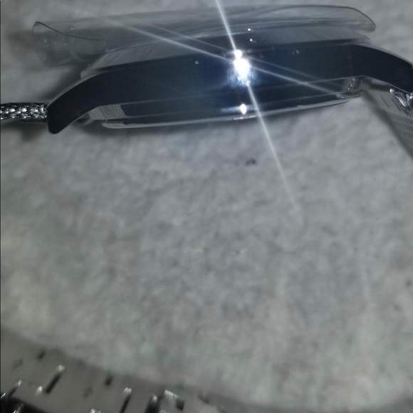 NWT GUESS Women's Quartz Stainless-Steel Strap, Silver, Casual Watch, NEW IN BOX - Picture 5 of 5